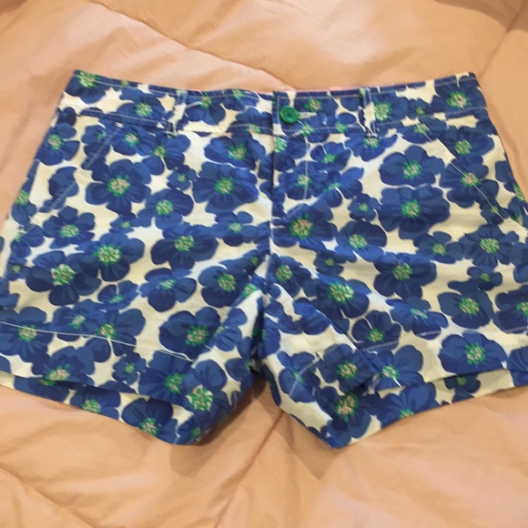 Lilly Pulitzer Pants - 💝EUC Lilly Pulitzer blue/green flower shorts sz4